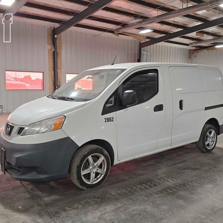 2014 NISSAN NV200