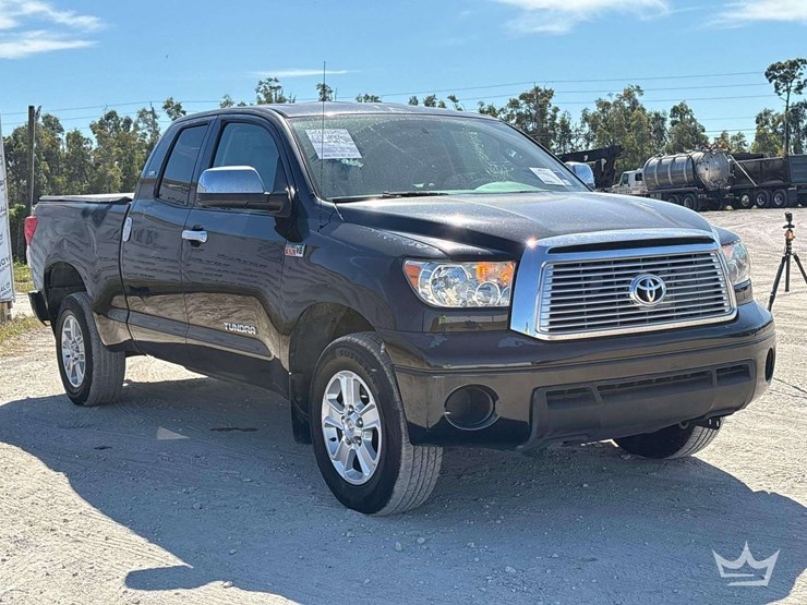 2012-toyota-tundra-sr5-image-2