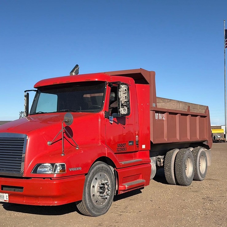 1999 Volvo VNL42T Dump Truck