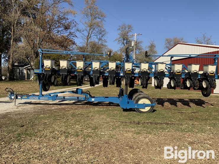2009-kinze-3600-image-8