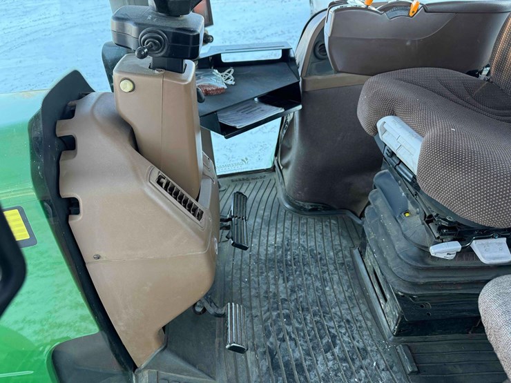 2009-john-deere-8130-image-32