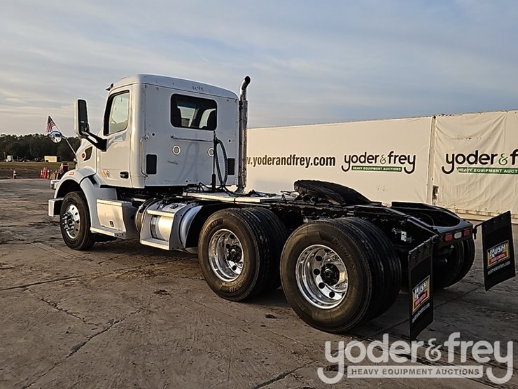 2020-peterbilt-567-image-4