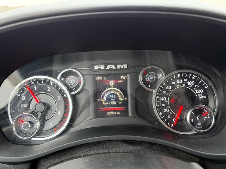 2020-ram-2500-big-horn-image-3