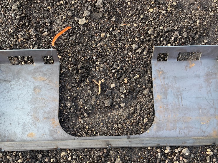 #1183-•-unused-skidsteer-open-center-weldable-quick-attach-plate-image-4