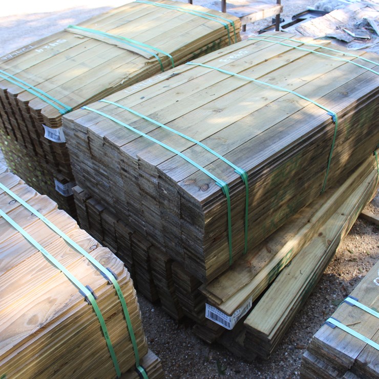 #24687 • 2 BUNDLES OF 5/8IN X 6FT FENCE BOARDS