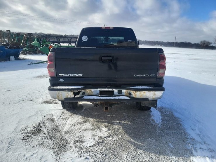 2004-chevrolet-2500hd-image-4