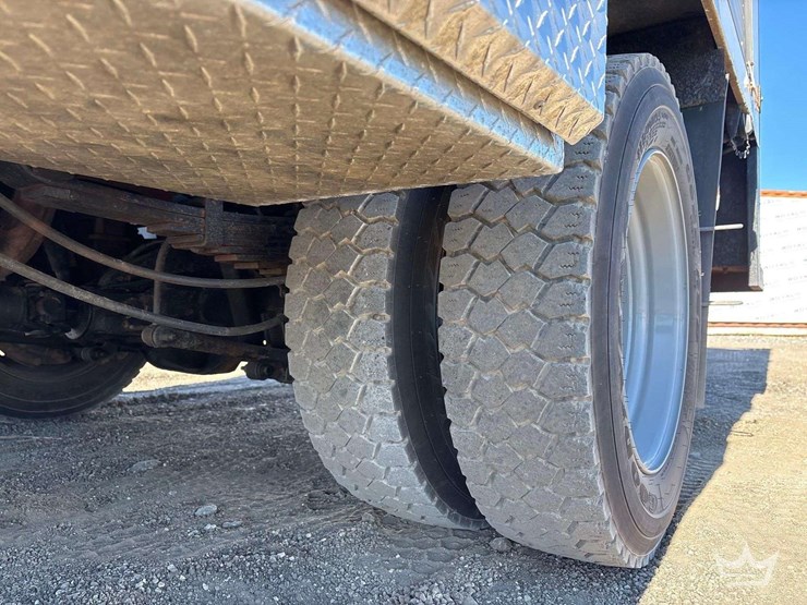 2017-ford-f550-image-25