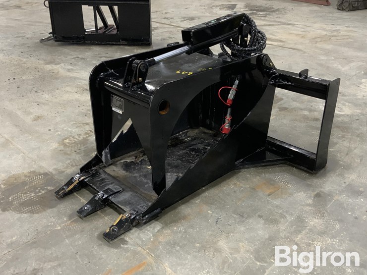 2025-giyi-sgb20-skid-steer-stump-grab-bucket-image-1