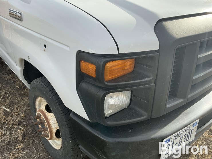 2015-ford-e350-image-18