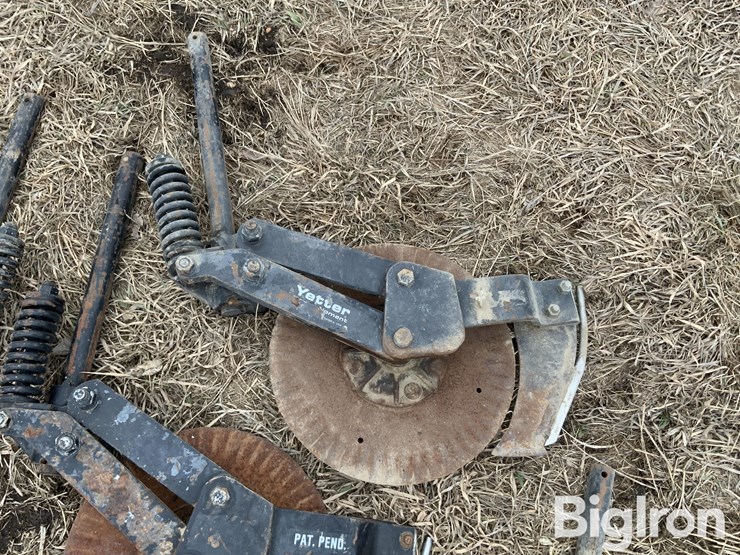 yetter-single-disc-fertilizer-openers-w/mounting-brackets-image-11