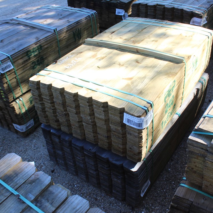 #24657 • 2 BUNDLES OF 5/8IN X 6FT FENCE BOARDS