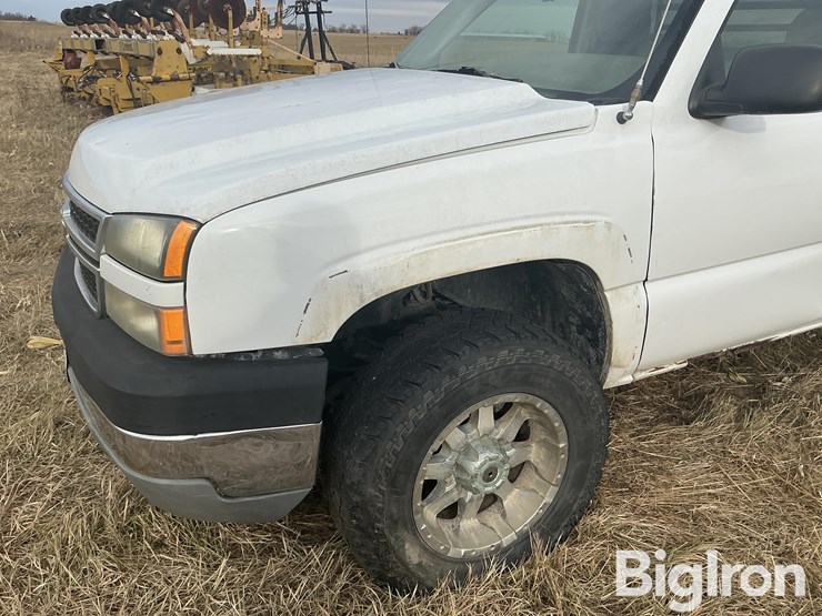 2005-chevrolet-silverado-2500-image-13