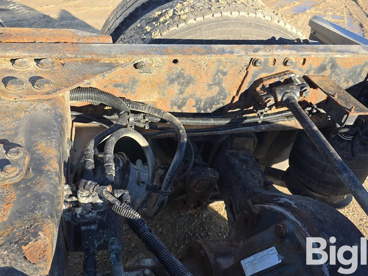 2009-freightliner-columbia-120-image-20