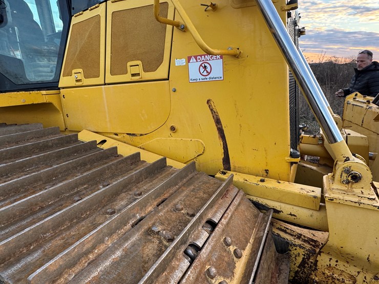 komatsu-d65px-image-30