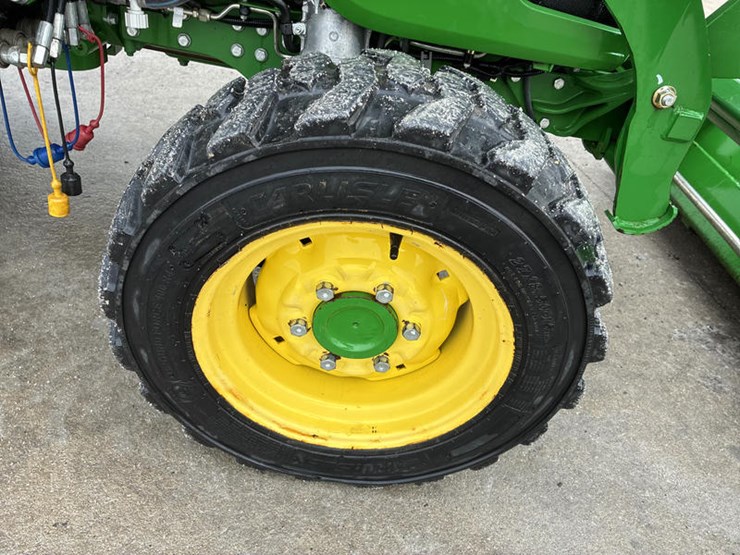 john-deere-3033r-image-39