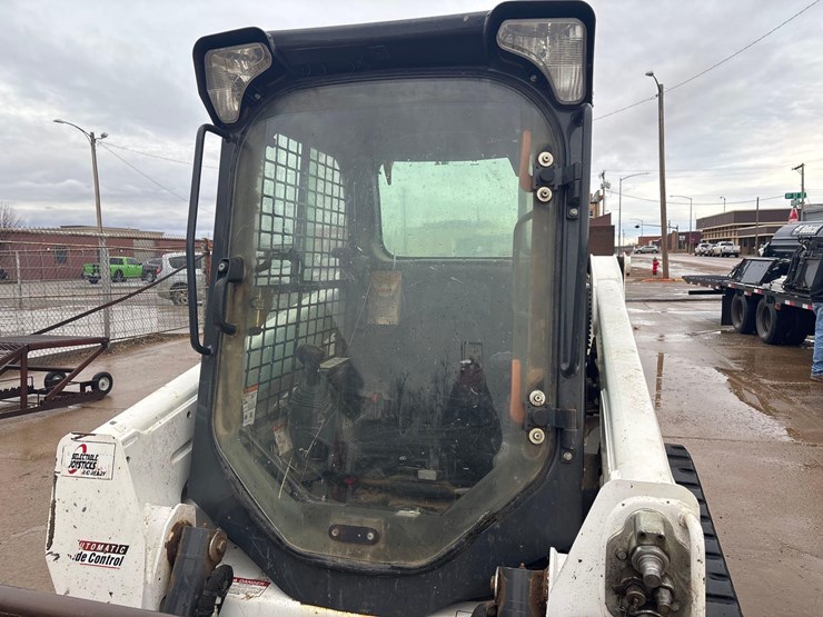 bobcat-t550-image-4