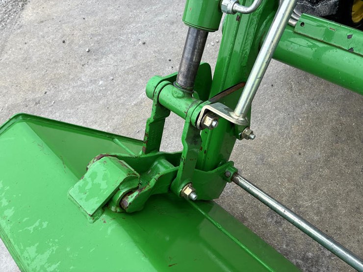 john-deere-3033r-image-16