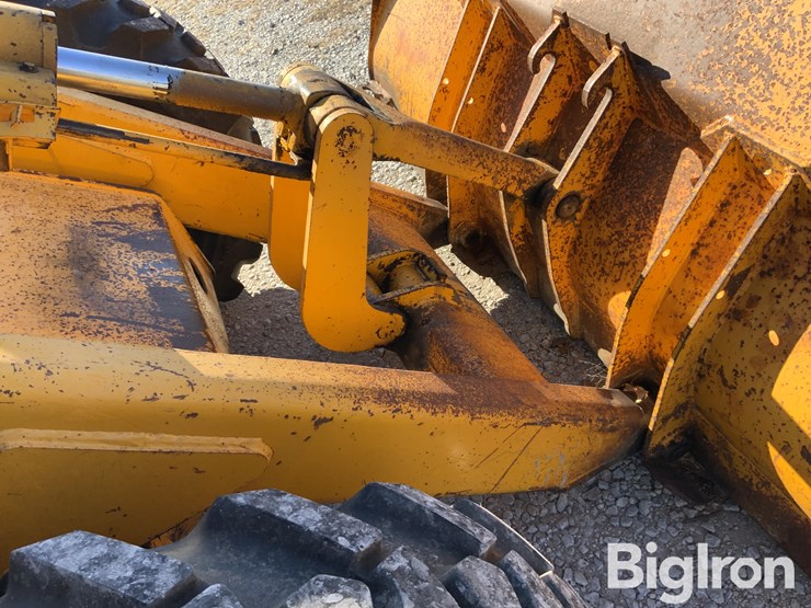 1980-deere-444-image-16