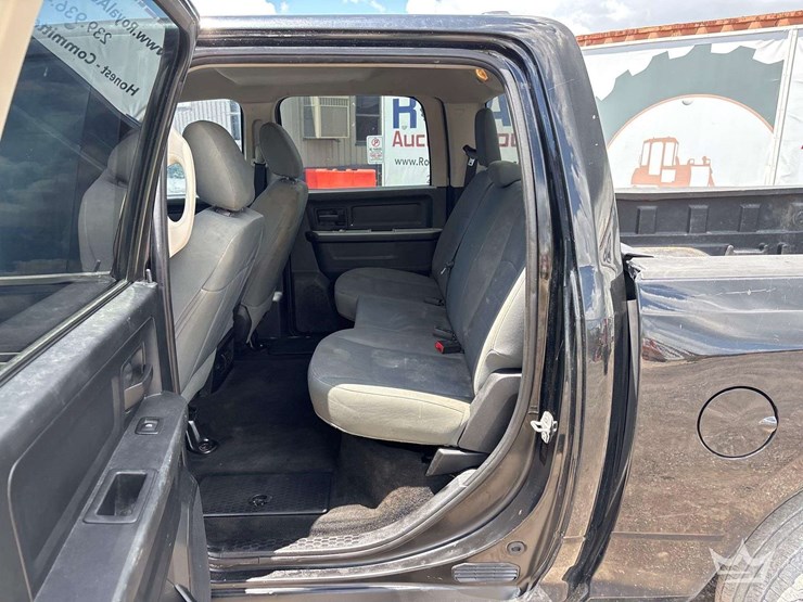 2014-dodge-1500-image-18