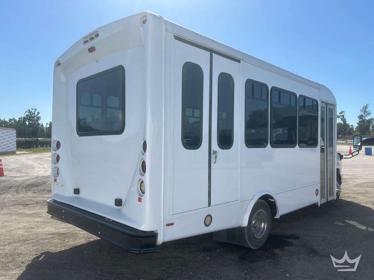 2016-ford-e350-image-4