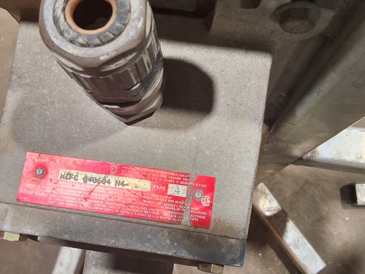 #341-•-explosion-resistant-switches-on-aluminum-stands-image-3