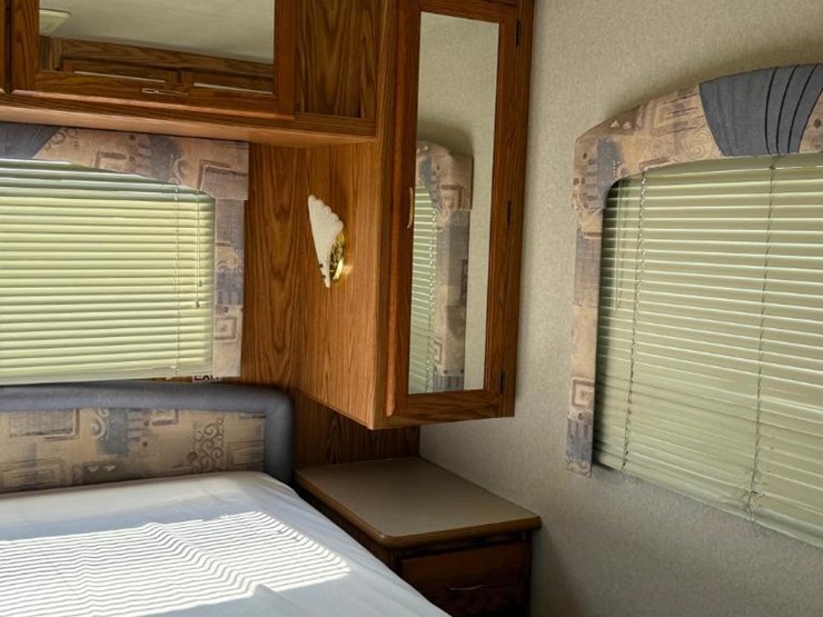 2001-damon-seabreeze-motorhome-image-12