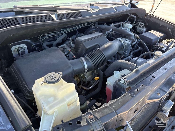 2012-toyota-tundra-sr5-image-15