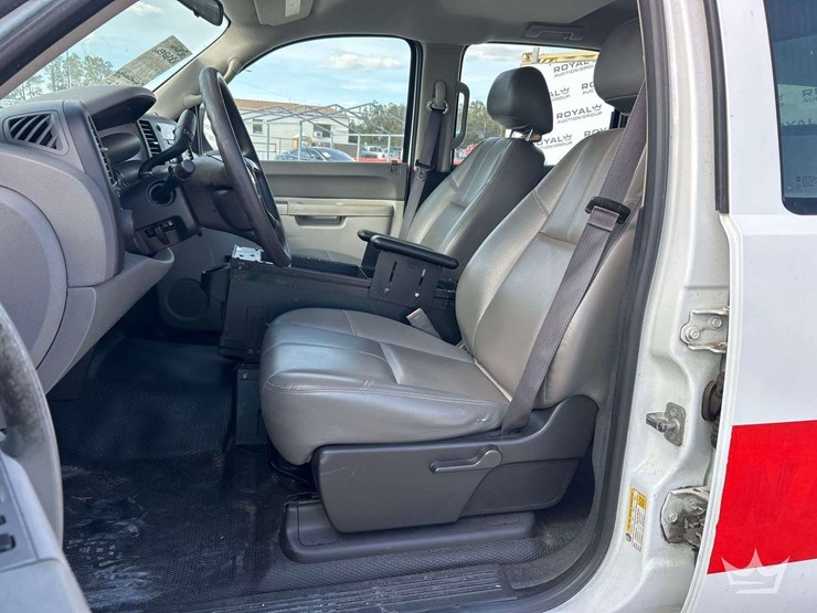 2012-chevrolet-silverado-2500-image-13