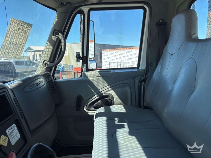 2006-international-durastar-4300-image-21