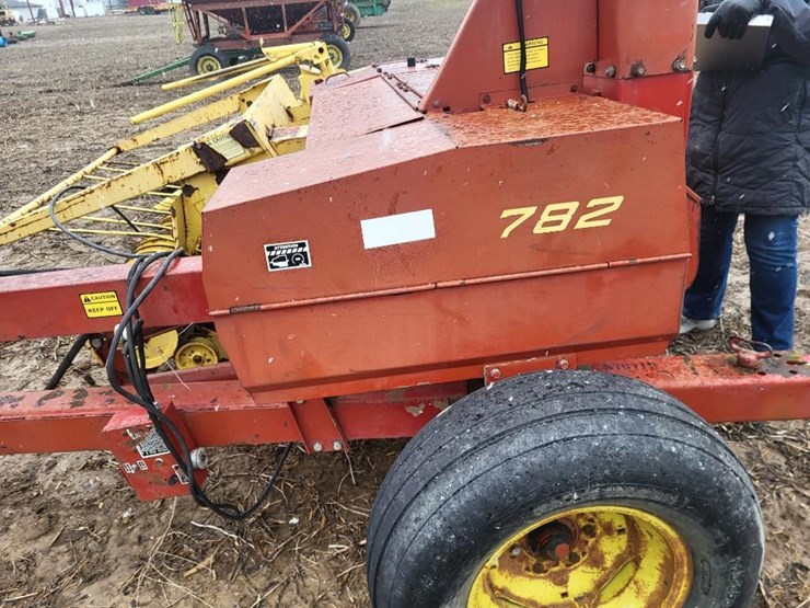 new-holland-782-image-13