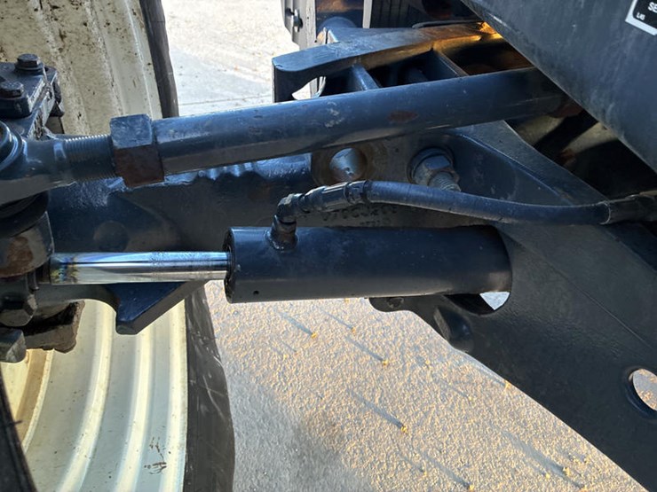 new-holland-8870-image-37