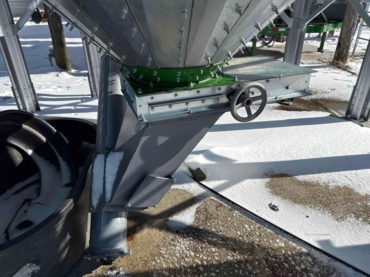 2023-sukup-v-bottom-hopper-image-4