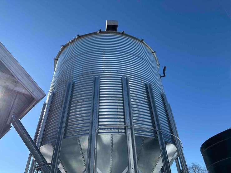 2023-sukup-v-bottom-hopper-image-7