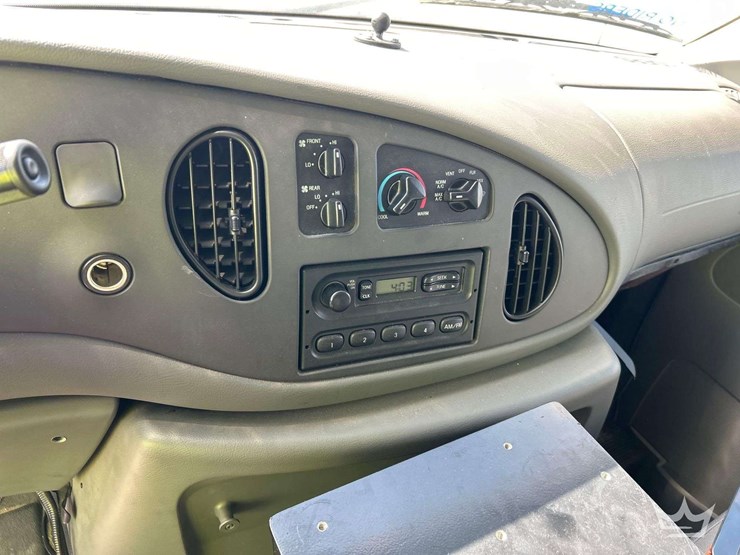 2006-ford-cargo-image-15