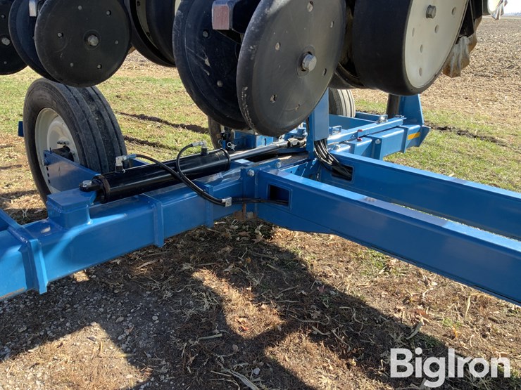 2009-kinze-3600-image-13