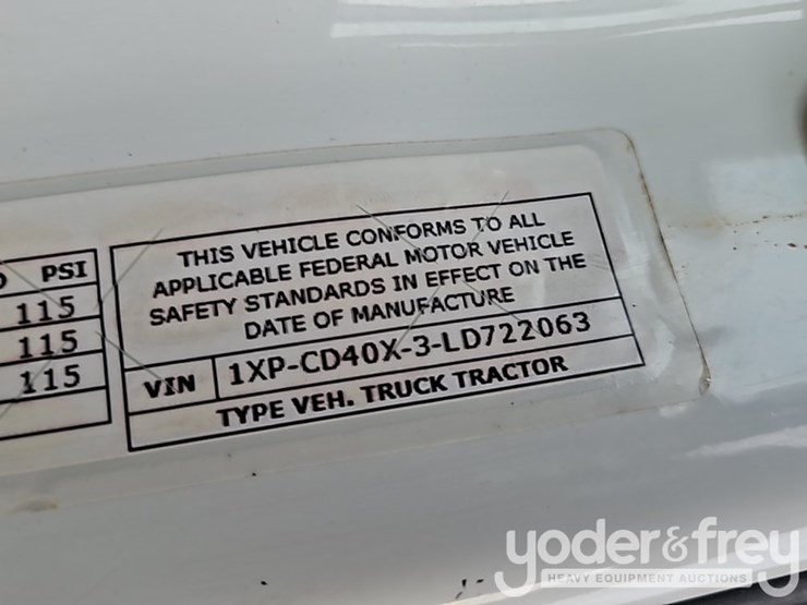 2020-peterbilt-567-image-44