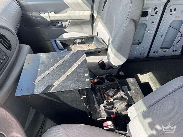 2006-ford-cargo-image-16