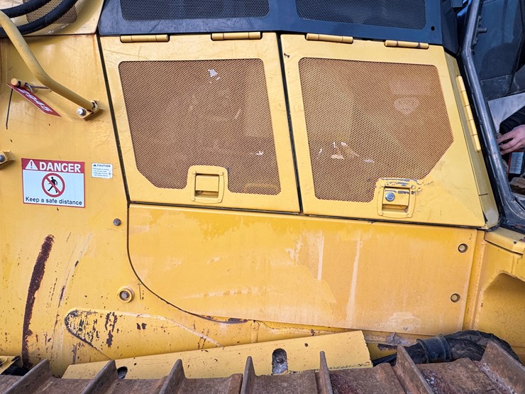 komatsu-d65px-image-40