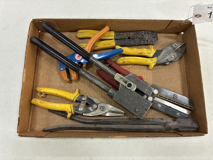 #115328-•-box-of-cutters-image-1