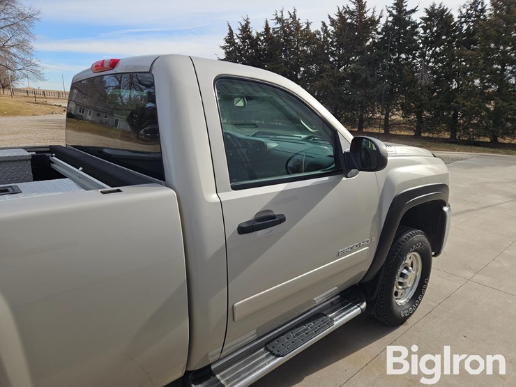 2007-chevrolet-silverado-2500-lt-image-16