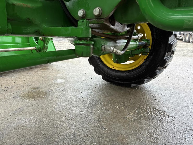 john-deere-3033r-image-38