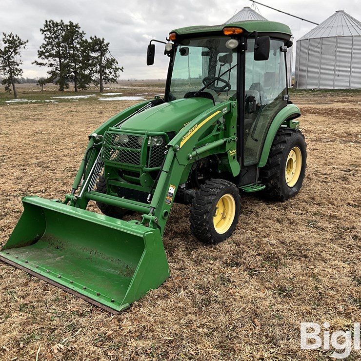 2011 JOHN DEERE 3720