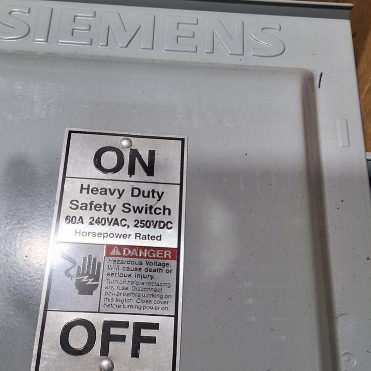 #338 • LOT OF FUSED SAFETY SWITCHES