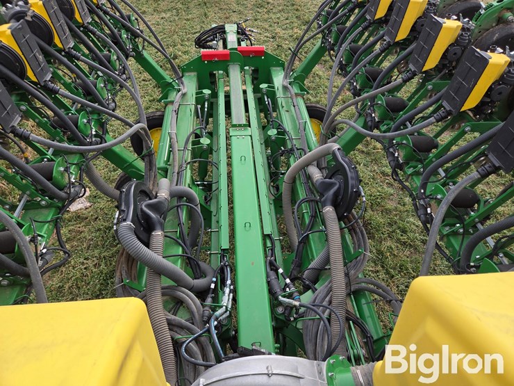 2022-john-deere-1795-image-13