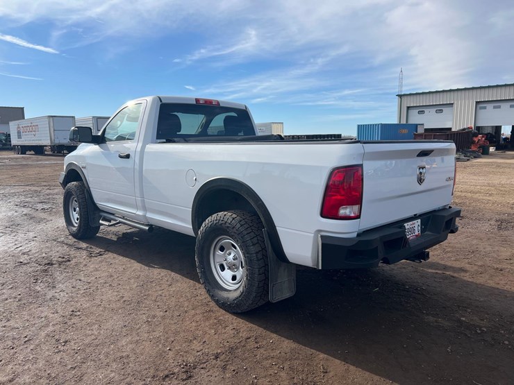 2020-ram-1500-classic-image-4