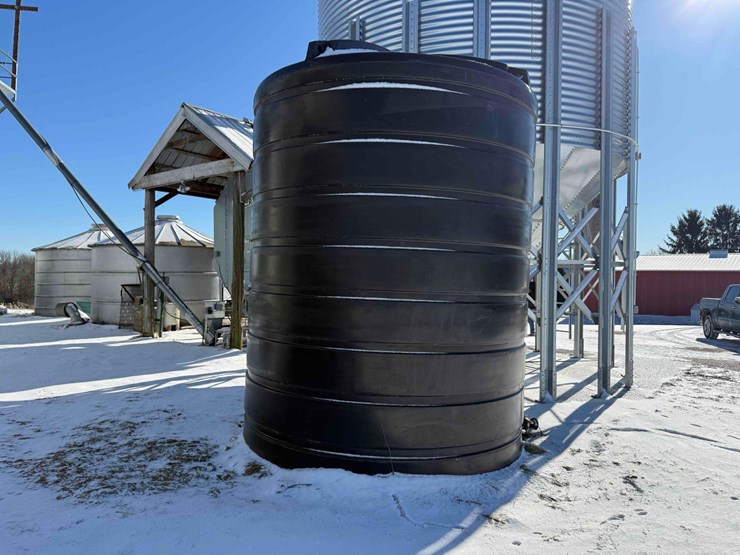 2021-5000-gal.-endura-poly-tank-image-4