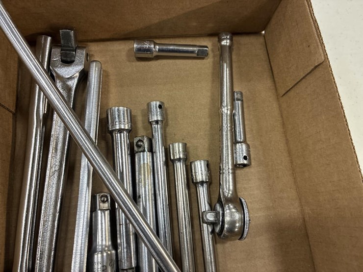 #115286-•-assorted-ratchet-&-extentions-image-3