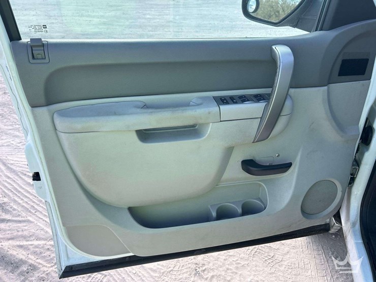 2012-chevrolet-silverado-2500-image-14