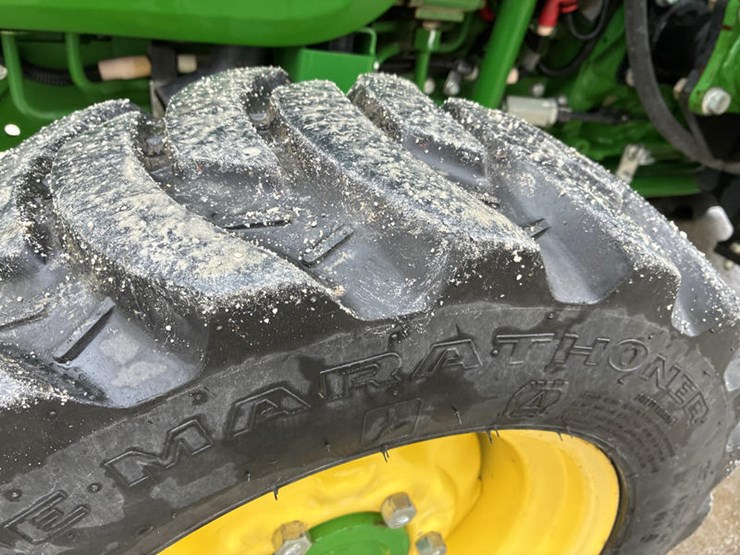 john-deere-3033r-image-35