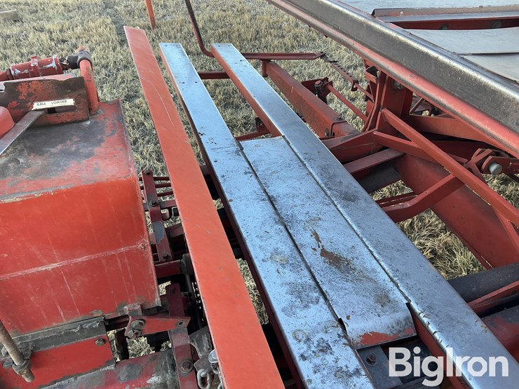 new-holland-1037-image-11